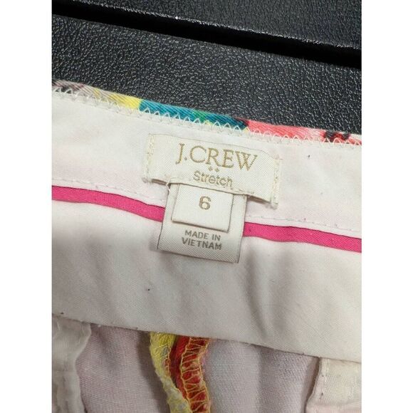 J Crew Factory Yellow Red Floral Stretch Shorts Women's Size 6 - Picture 3 of 4